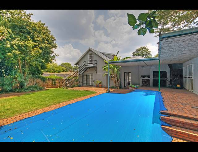 4 BEDROOM FREEHOLD FOR SALE IN BRAMLEY